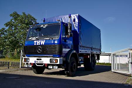 LKW mit Ladebordwand (außer Dienst)