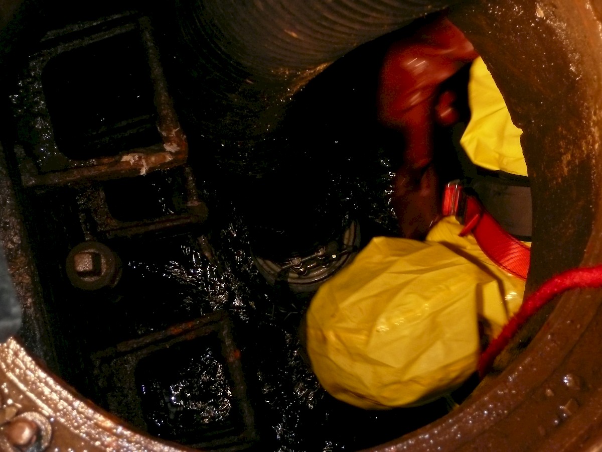 Verstopfter Kanal: THW Lohr leitet Abwasser mit Hannibal-Pumpe um