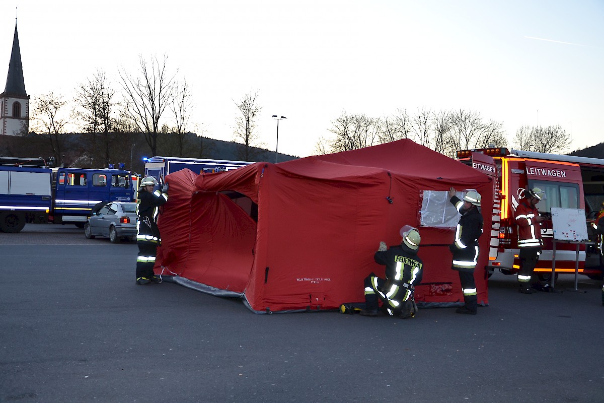 Party auf dem Maintalbummler - Einsatzübung der Lohrer Blaulichtorganisationen