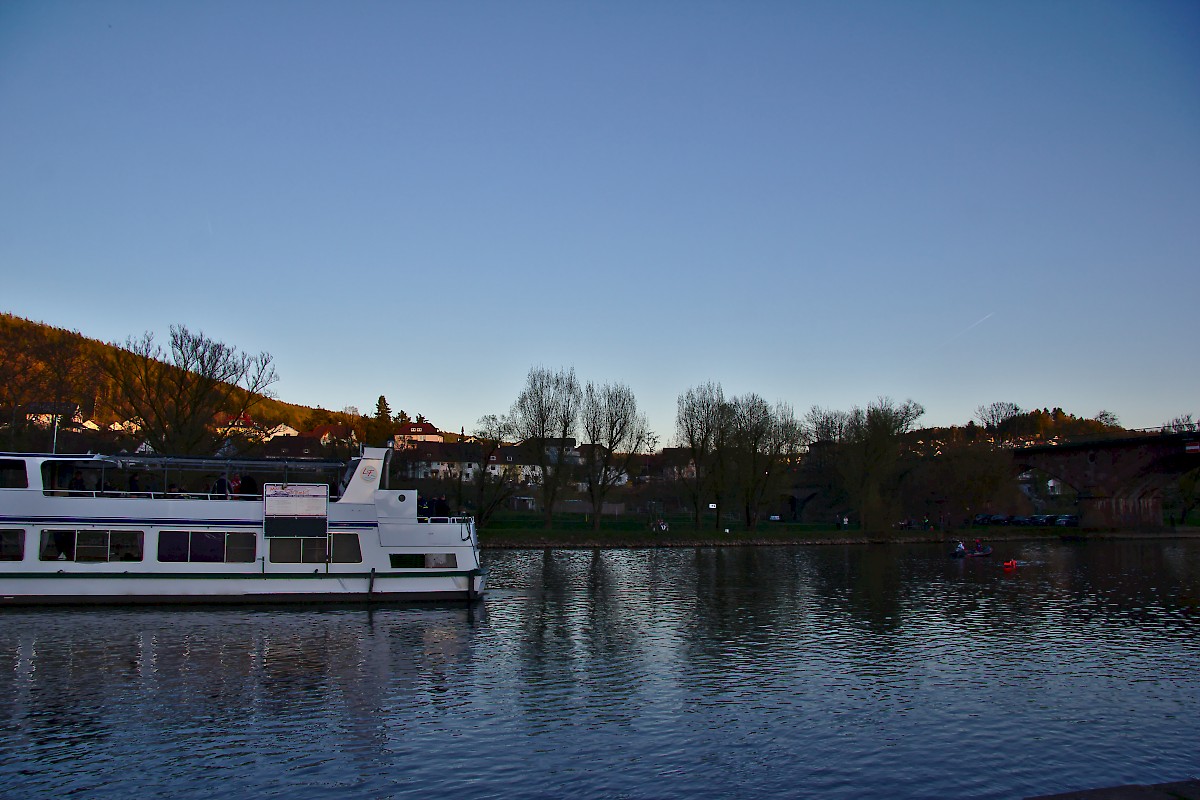 Party auf dem Maintalbummler - Einsatzübung der Lohrer Blaulichtorganisationen