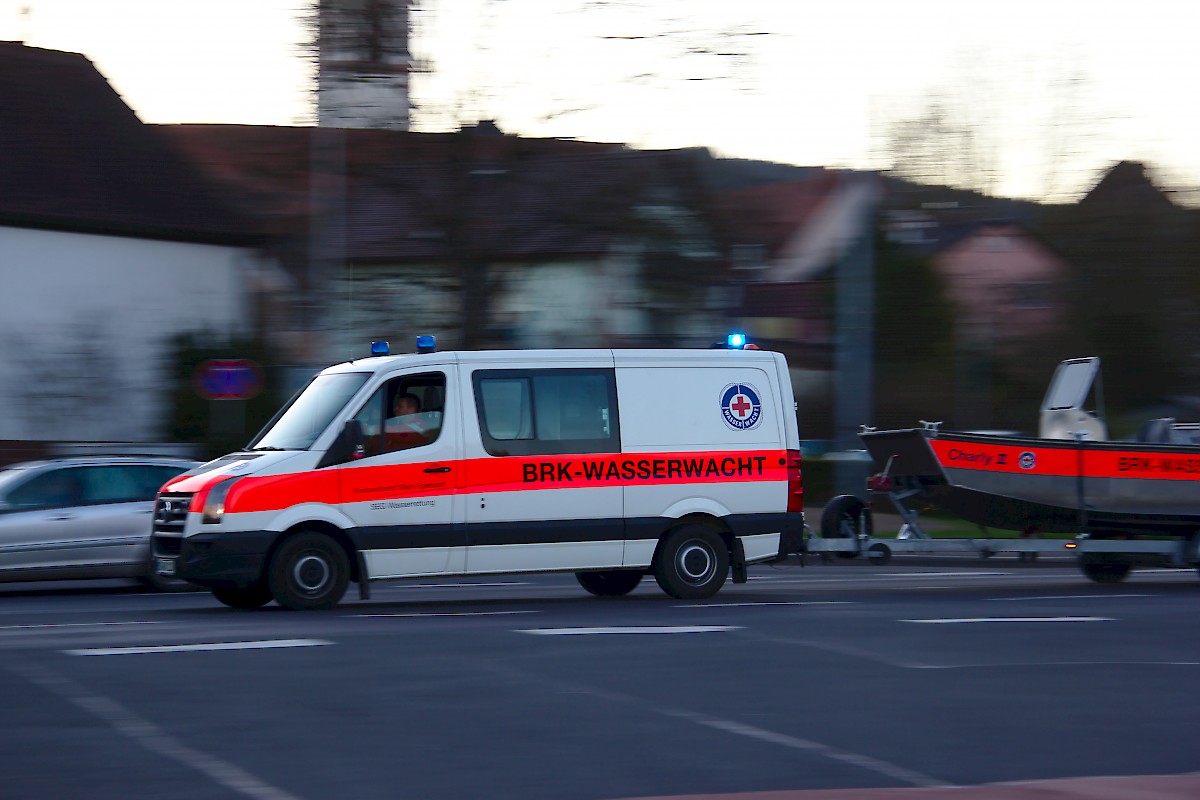 Party auf dem Maintalbummler - Einsatzübung der Lohrer Blaulichtorganisationen