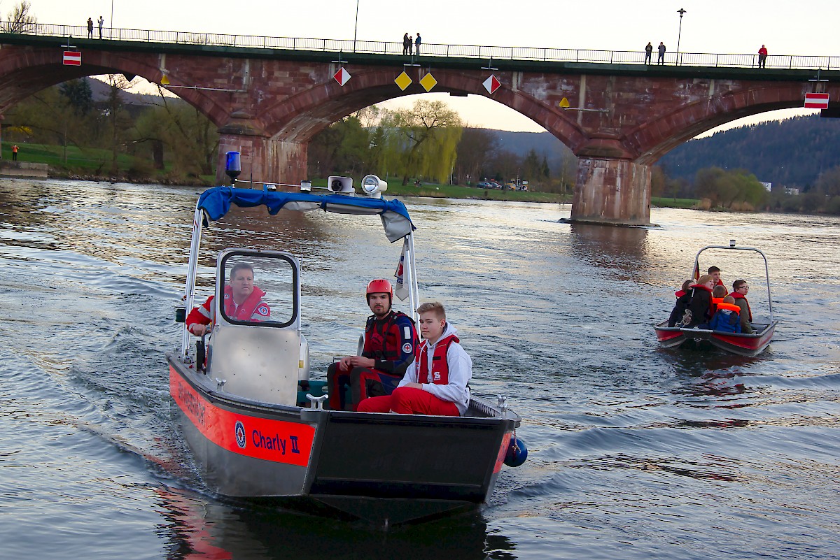 Party auf dem Maintalbummler - Einsatzübung der Lohrer Blaulichtorganisationen