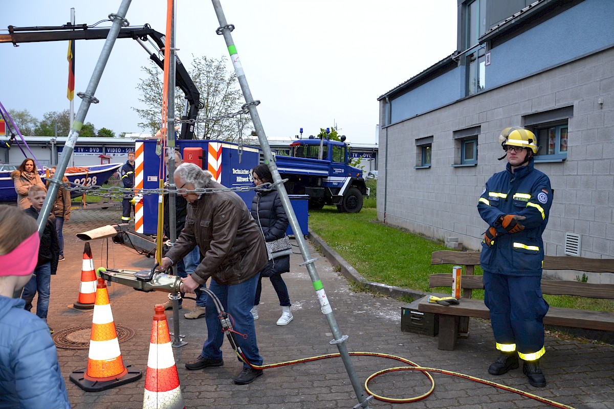 Lions Club Lohr - Marktheidenfeld zu Gast beim THW OV Lohr a. Main