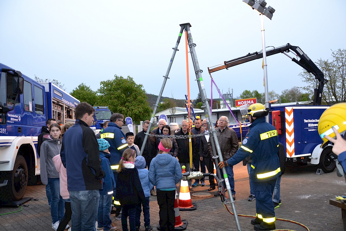 Lions Club Lohr - Marktheidenfeld zu Gast beim THW OV Lohr a. Main