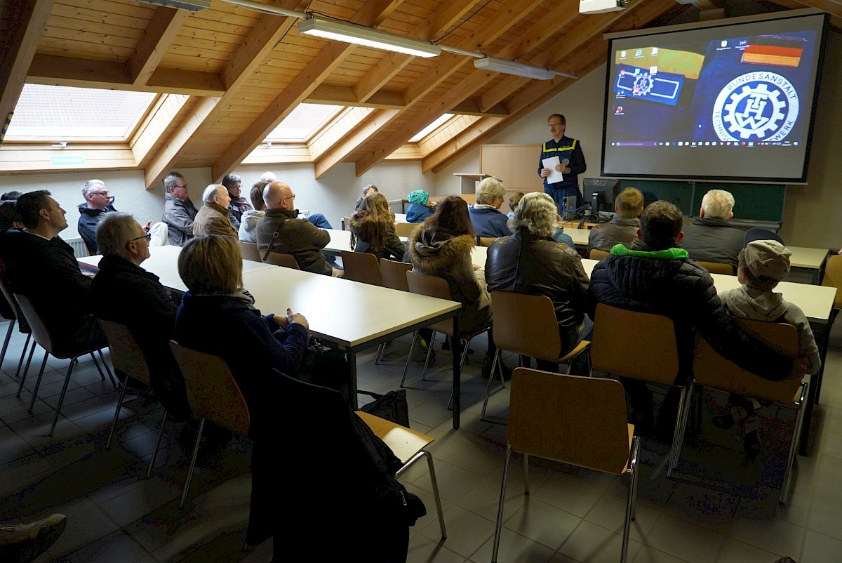 Lions Club Lohr - Marktheidenfeld zu Gast beim THW OV Lohr a. Main