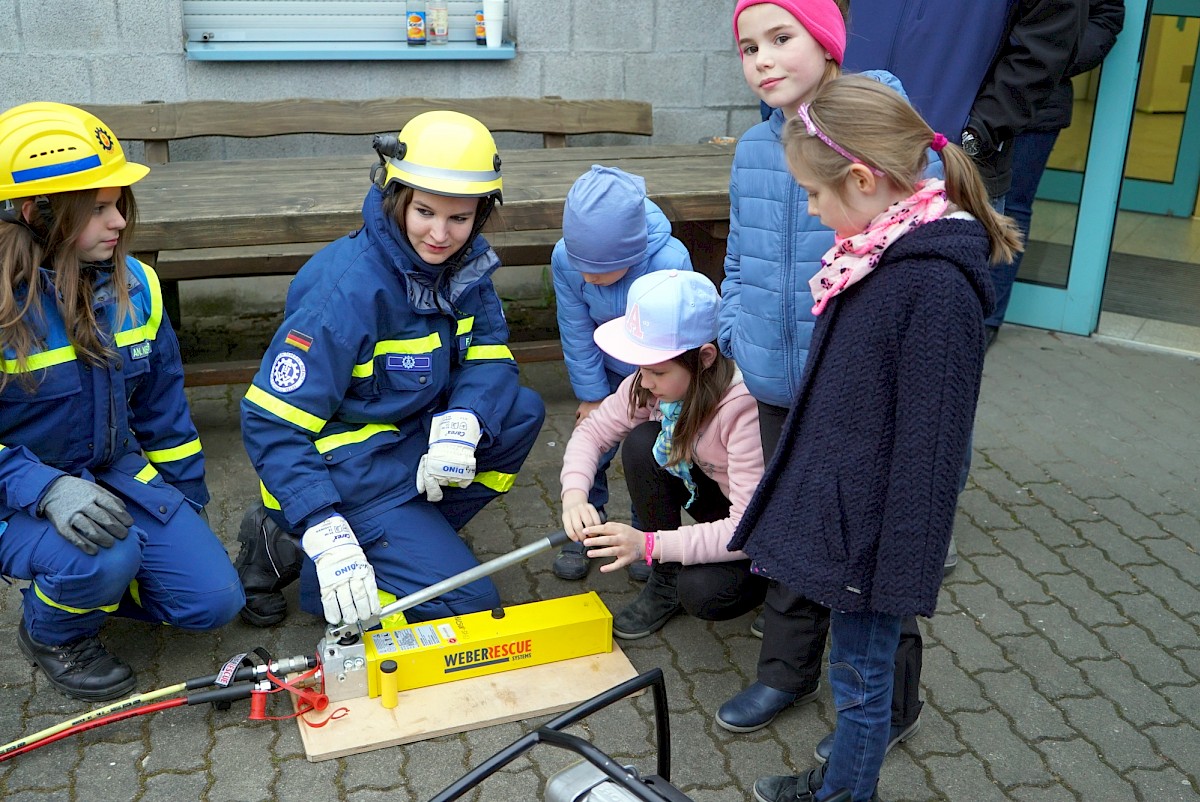 Lions Club Lohr - Marktheidenfeld zu Gast beim THW OV Lohr a. Main