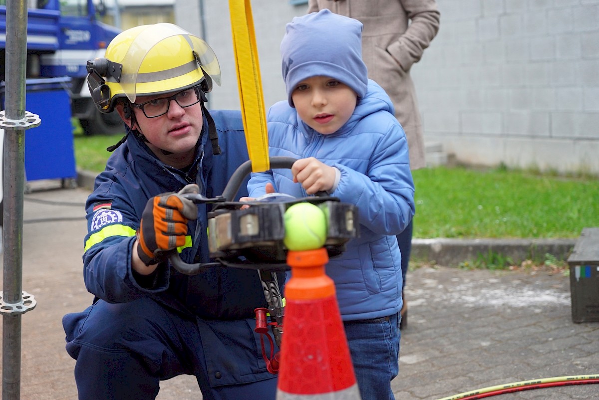 Lions Club Lohr - Marktheidenfeld zu Gast beim THW OV Lohr a. Main