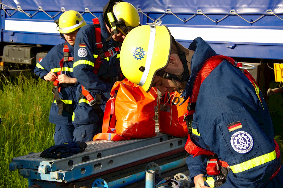 Gemeinschaftsübung von THW Lohr und Feuerwehr am Oberbecken