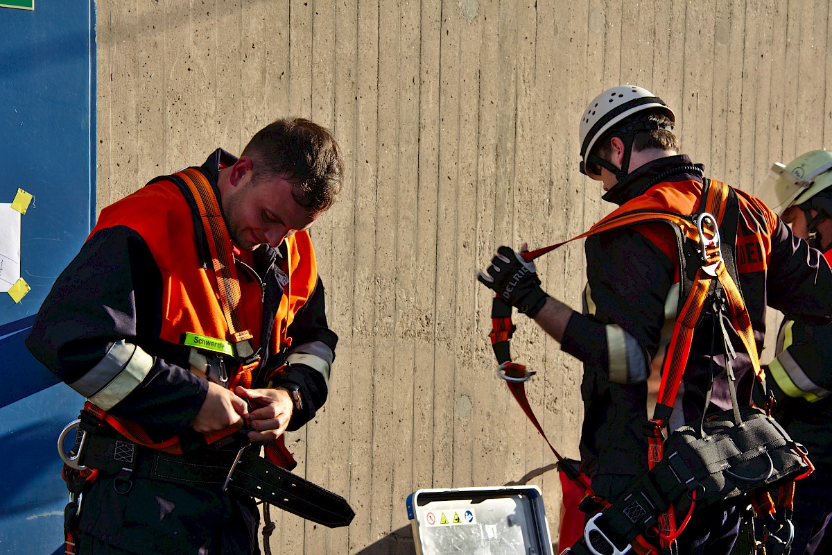 Gemeinschaftsübung von THW Lohr und Feuerwehr am Oberbecken