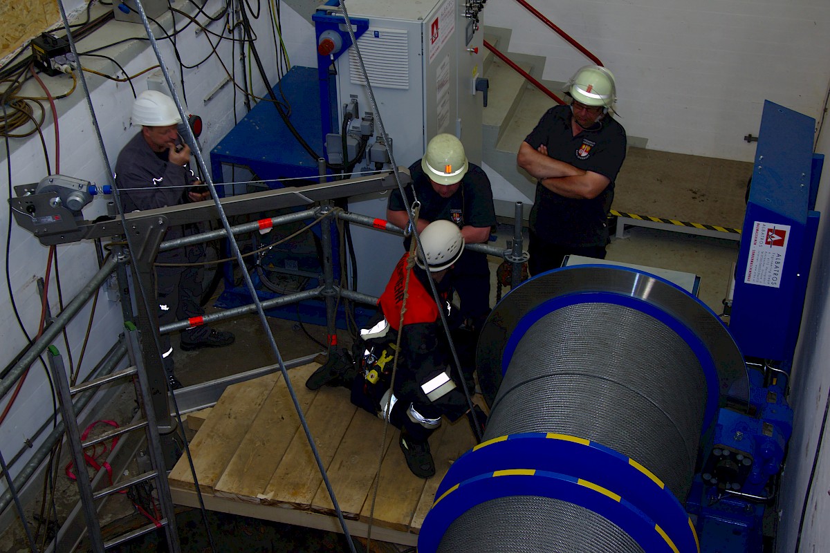 Gemeinschaftsübung von THW Lohr und Feuerwehr am Oberbecken