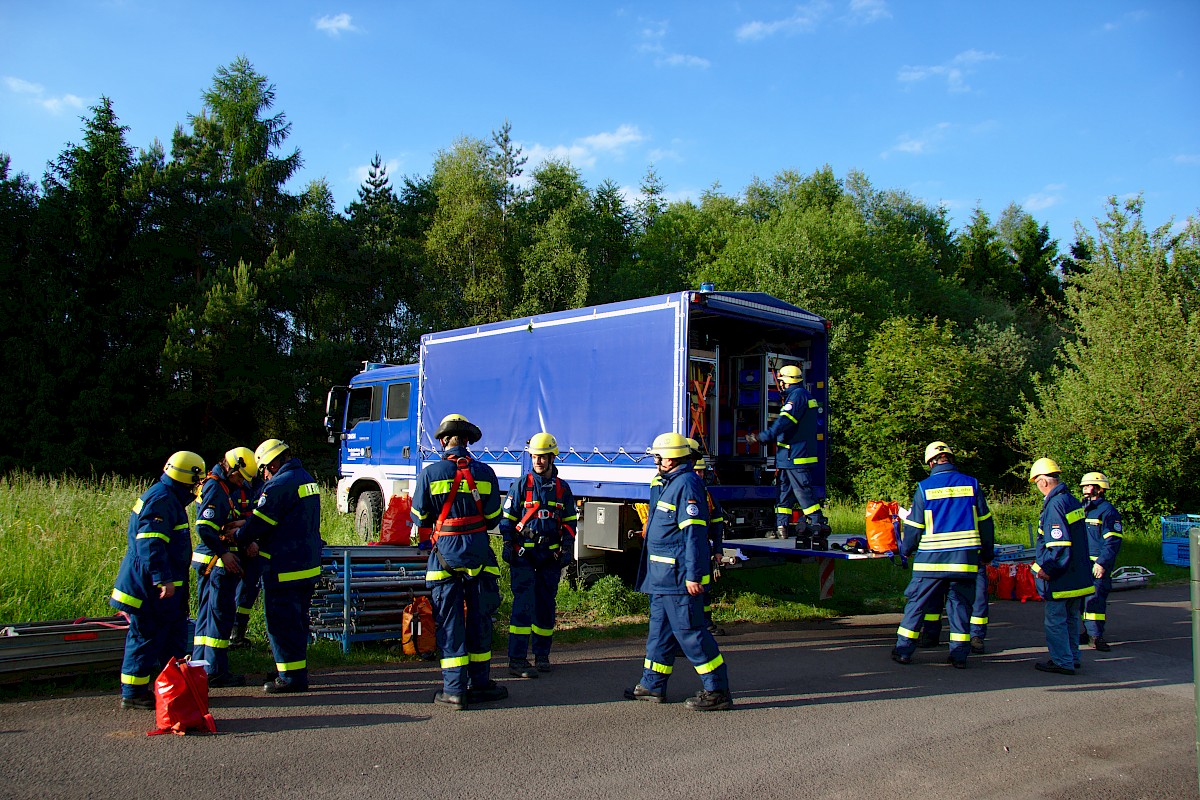 Gemeinschaftsübung von THW Lohr und Feuerwehr am Oberbecken