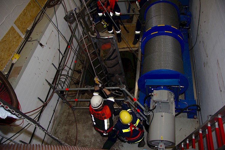 Gemeinschaftsübung von THW Lohr und Feuerwehr Gemünden am Oberbecken des Pumpspeicherkraftwerks Langenprozelten