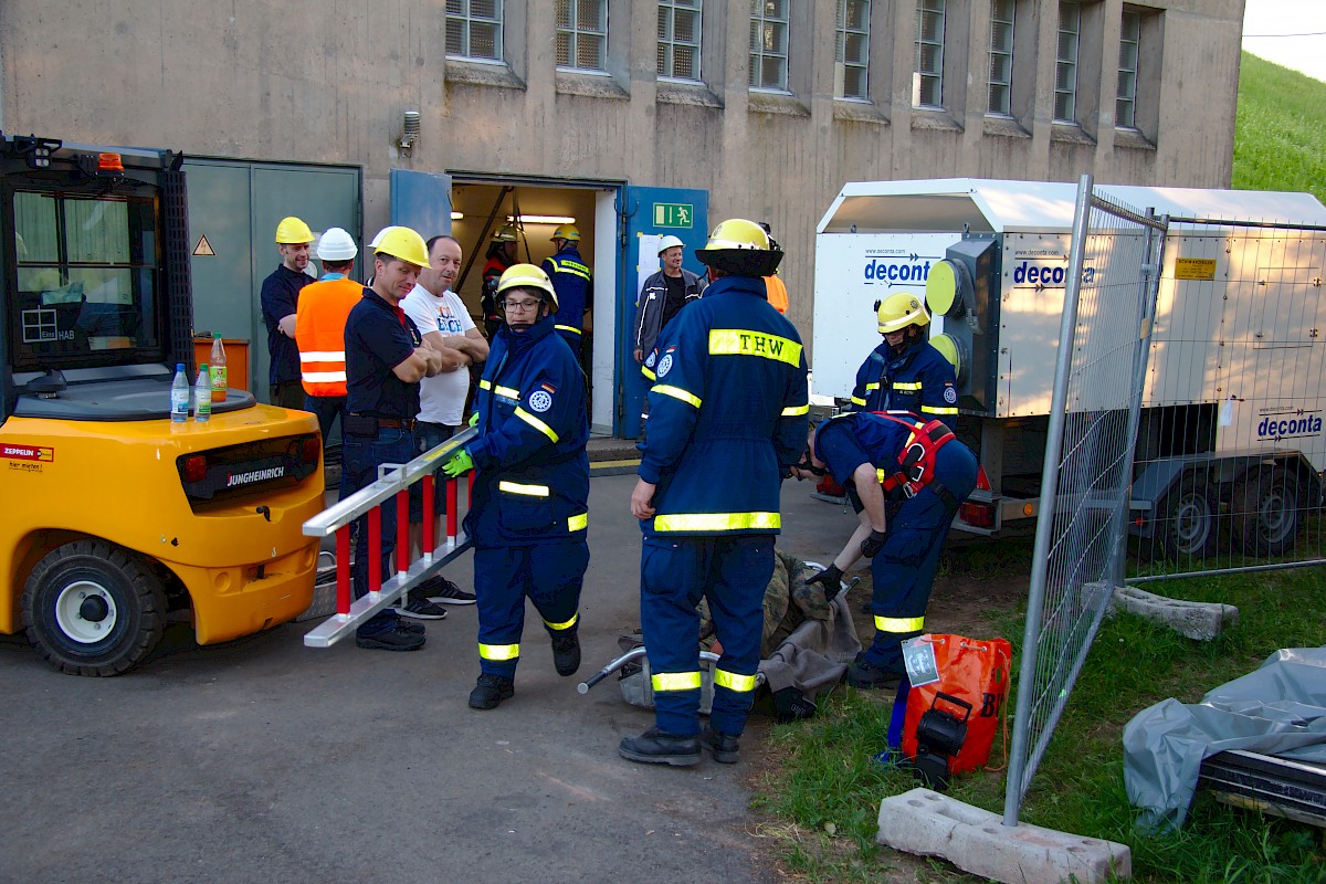 Gemeinschaftsübung von THW Lohr und Feuerwehr am Oberbecken