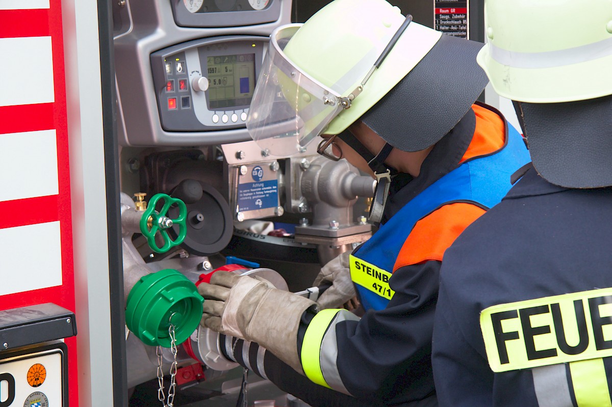 Waldbrand-Übung mit der Feuerwehr