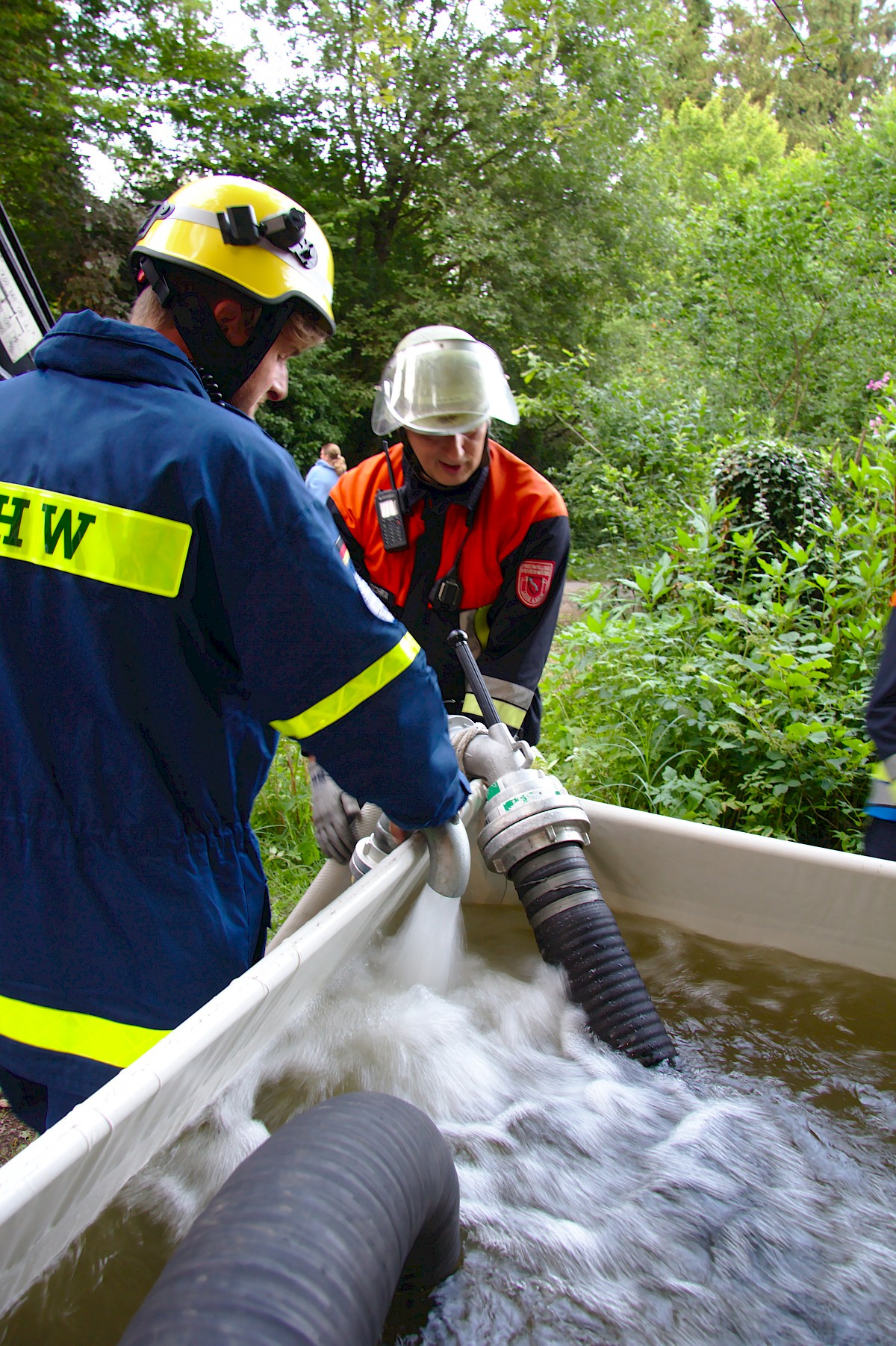 Waldbrand-Übung mit der Feuerwehr