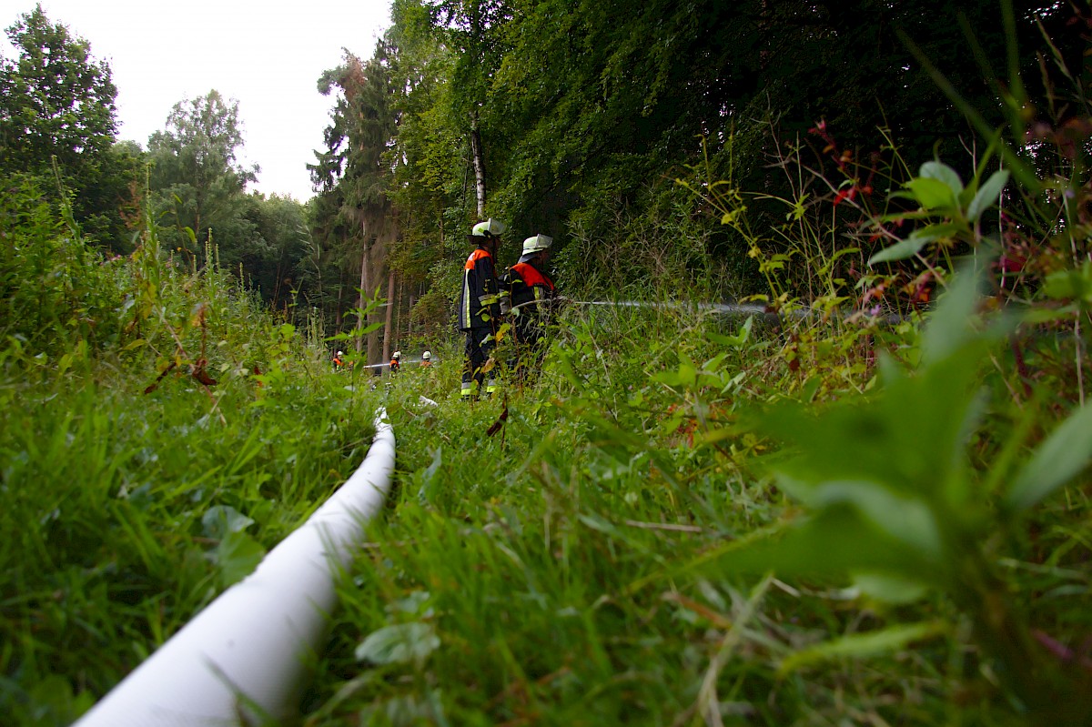 Waldbrand-Übung mit der Feuerwehr