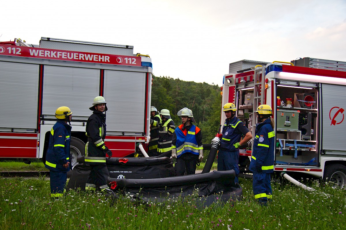 Waldbrand-Übung mit der Feuerwehr