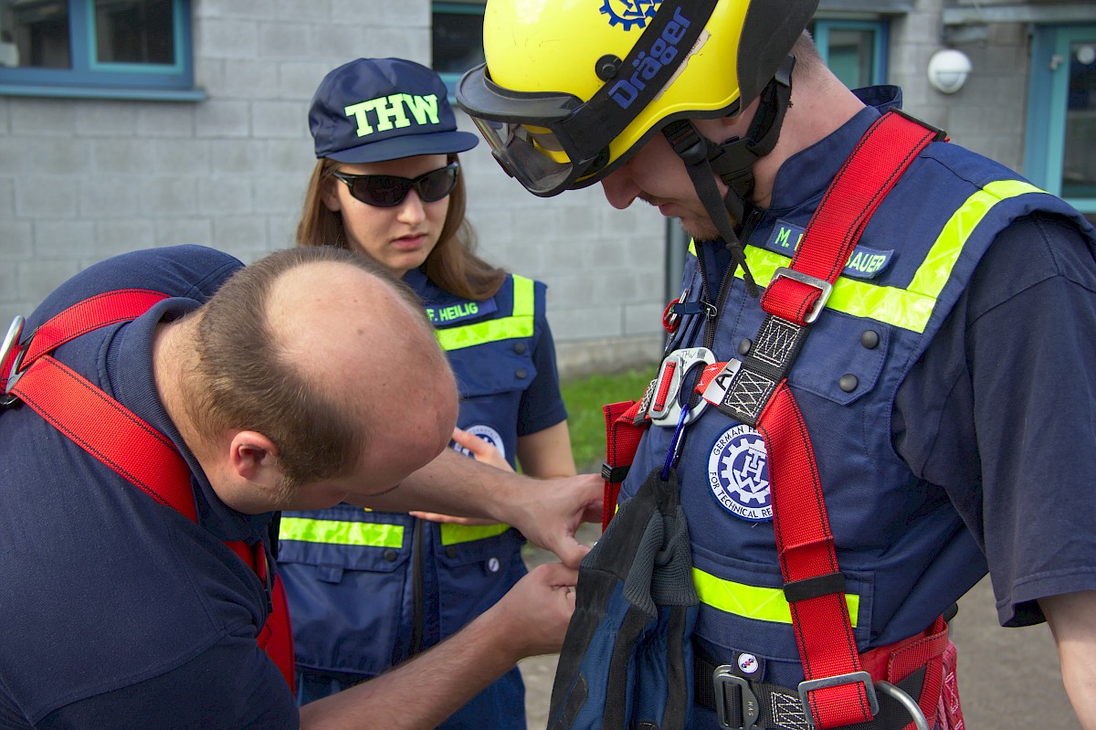 Voller Hof beim THW Lohr: Mehrere Ausbildungen und Gästegruppen beschäftigen den Ortsverband Lohr am ersten August-Samstag
