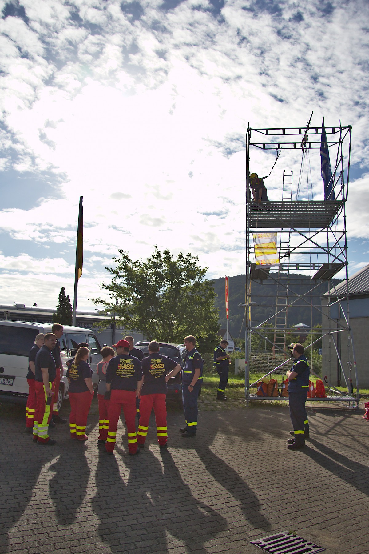 Voller Hof beim THW Lohr: Mehrere Ausbildungen und Gästegruppen beschäftigen den Ortsverband Lohr am ersten August-Samstag