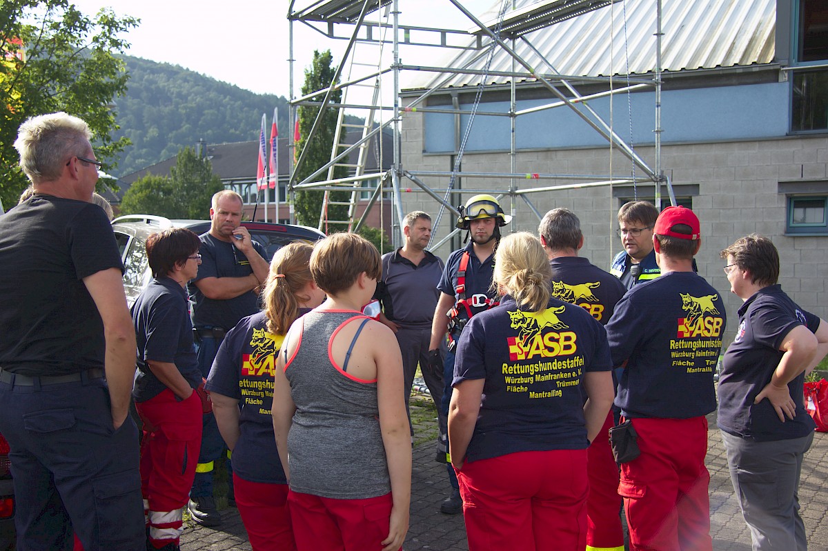 Voller Hof beim THW Lohr: Mehrere Ausbildungen und Gästegruppen beschäftigen den Ortsverband Lohr am ersten August-Samstag