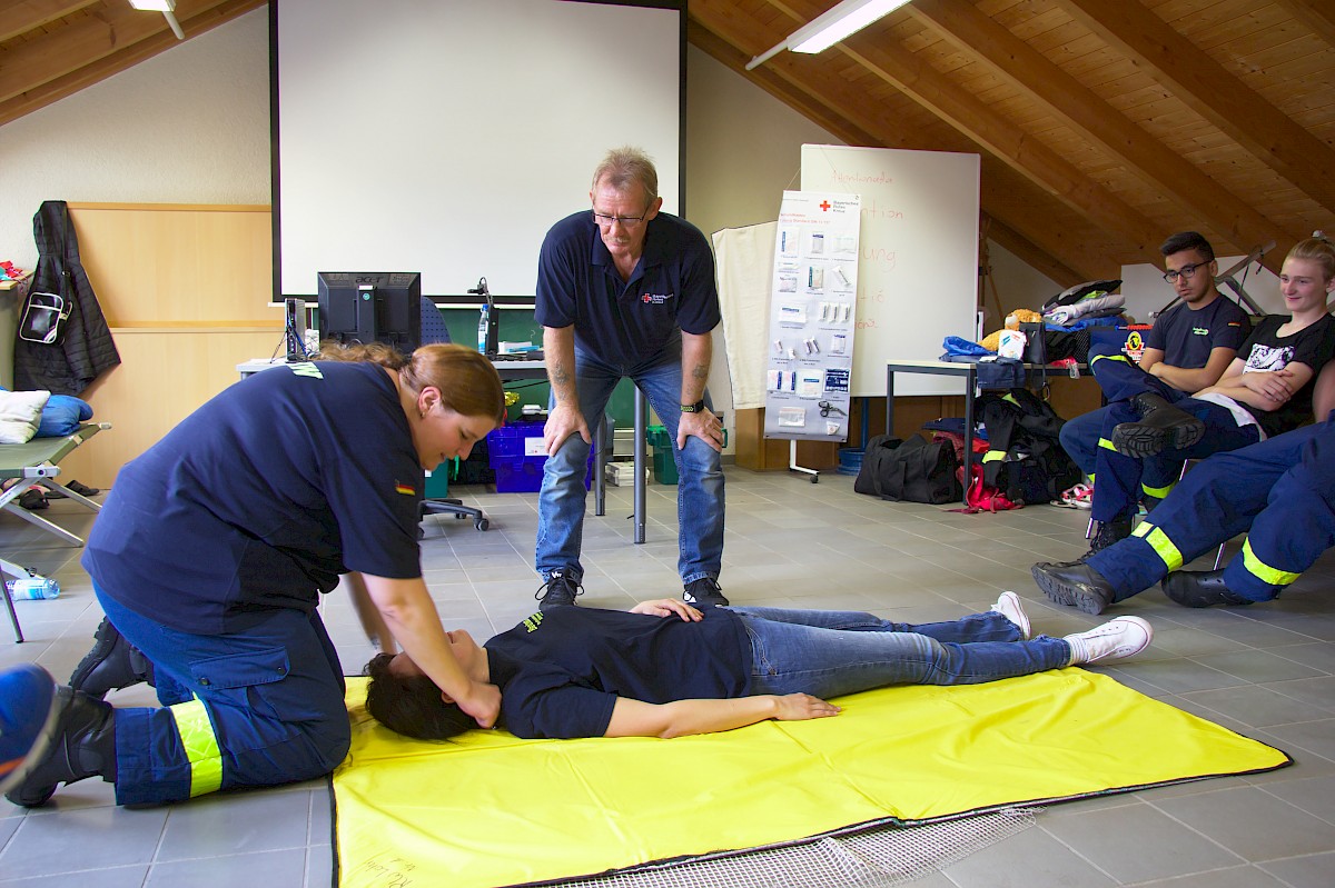 Voller Hof beim THW Lohr: Mehrere Ausbildungen und Gästegruppen beschäftigen den Ortsverband Lohr am ersten August-Samstag