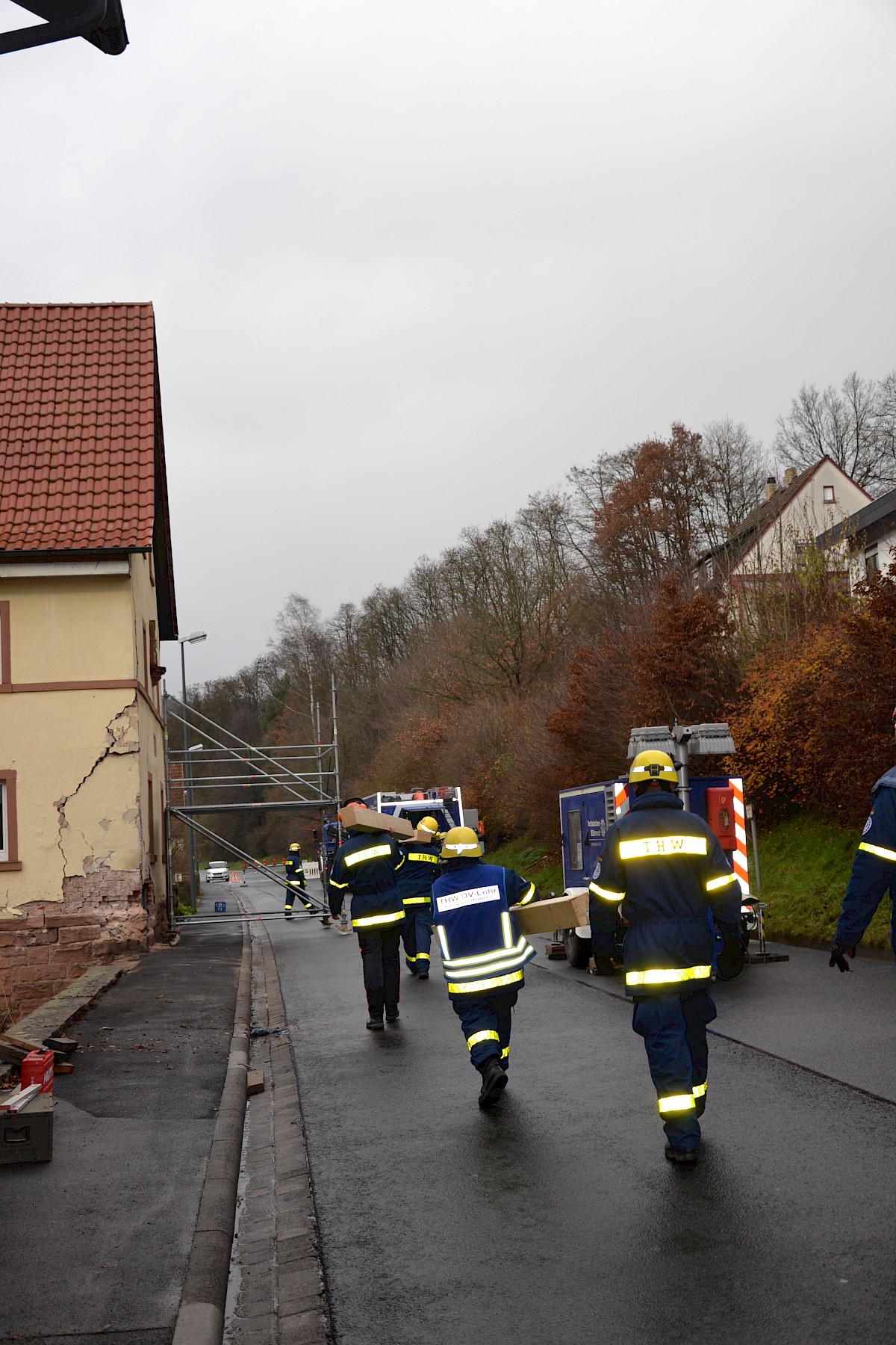 Einsatz des THW OV Lohr -  Abstützen eines Hauses in Obersinn/Unterfranken