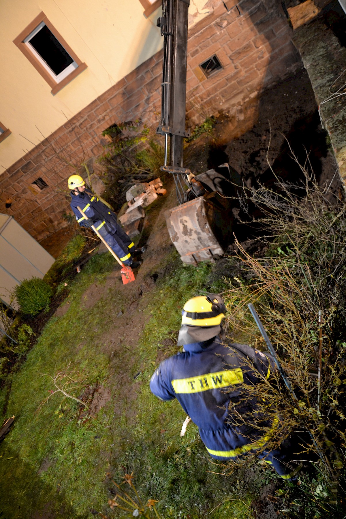 Einsatz des THW OV Lohr -  Abstützen eines Hauses in Obersinn/Unterfranken