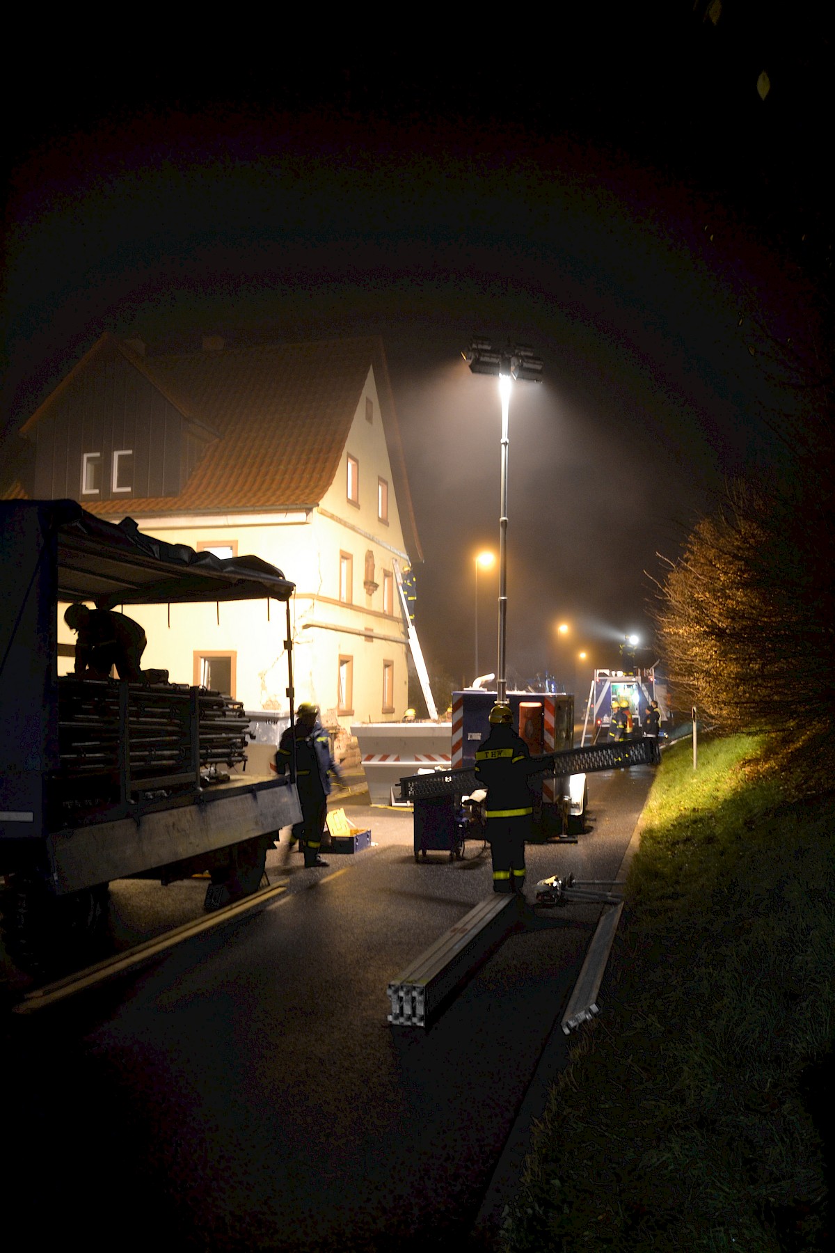 Einsatz des THW OV Lohr -  Abstützen eines Hauses in Obersinn/Unterfranken