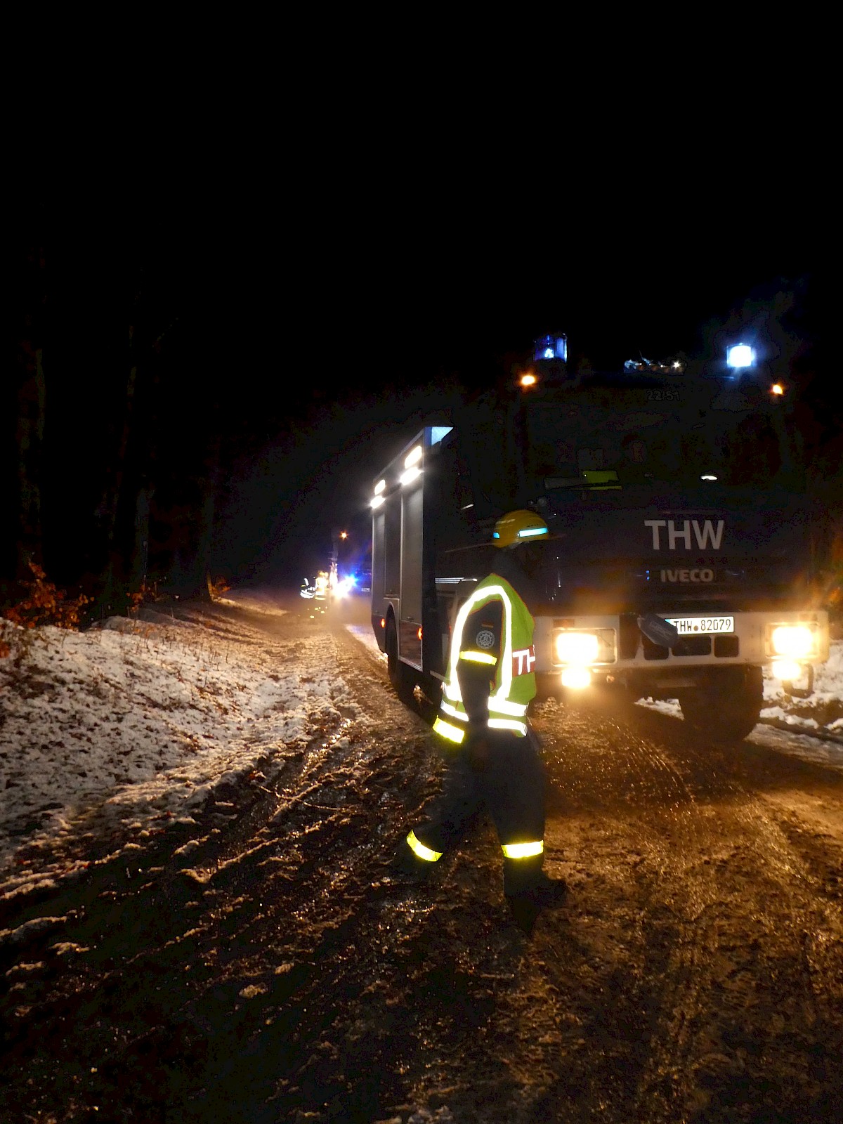 Spannende gemeinsame Nachtausbildung  der THW Bergungsgruppen mit dem ASB