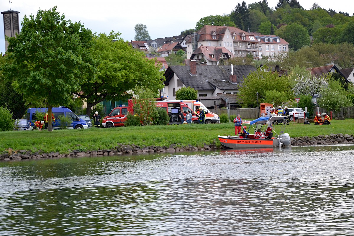 Gemeinsam an einem Strang zogen bei einer Übung auf dem Main BRK, Feuerwehr und THW