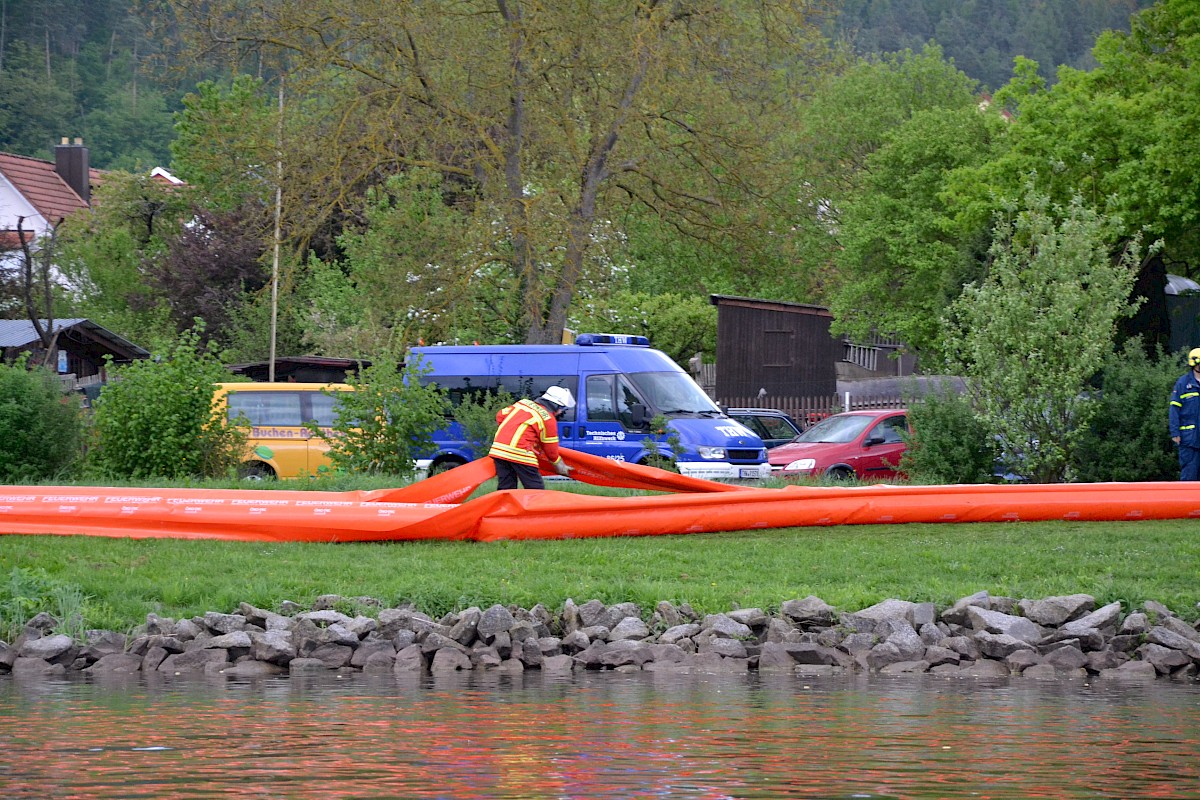 Gemeinsam an einem Strang zogen bei einer Übung auf dem Main BRK, Feuerwehr und THW