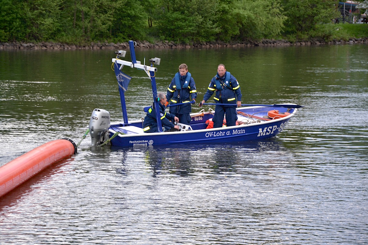 Gemeinsam an einem Strang zogen bei einer Übung auf dem Main BRK, Feuerwehr und THW