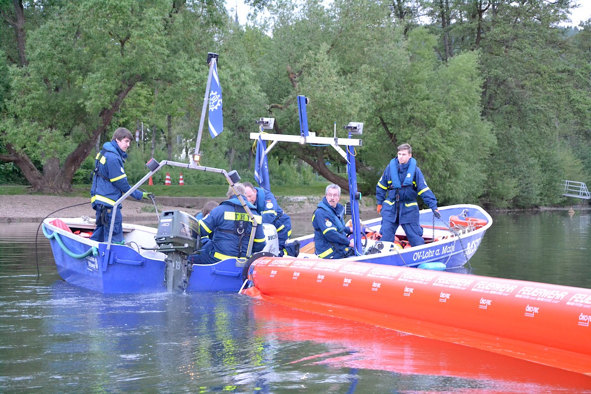 Gemeinsam an einem Strang zogen bei einer Übung auf dem Main BRK, Feuerwehr und THW