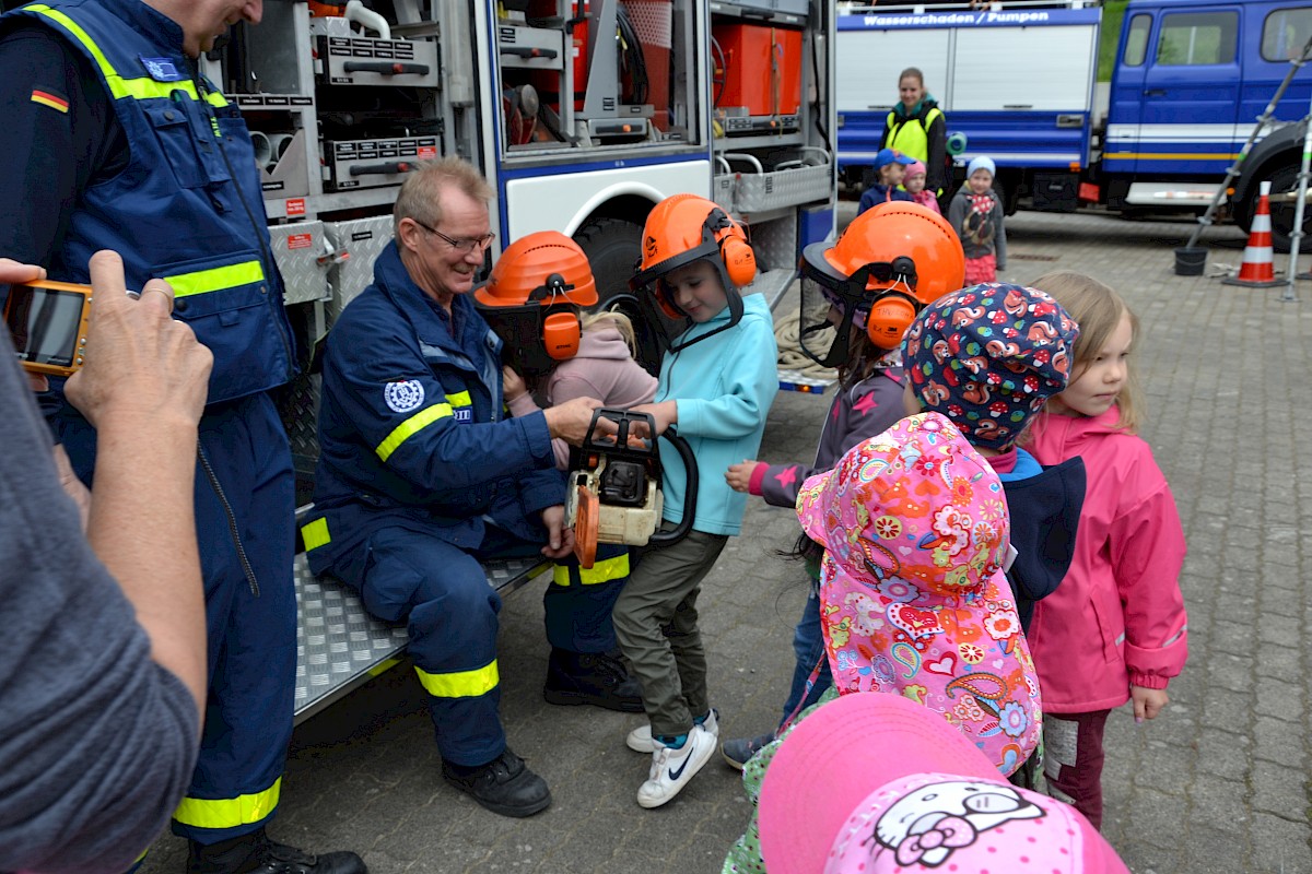 Raus aus dem Alltag Rein ins THW für die Vorschüler der Lohrer Kindergärten