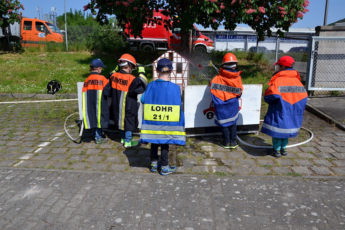 Raus aus dem Alltag Rein ins THW für die Vorschüler der Lohrer Kindergärten