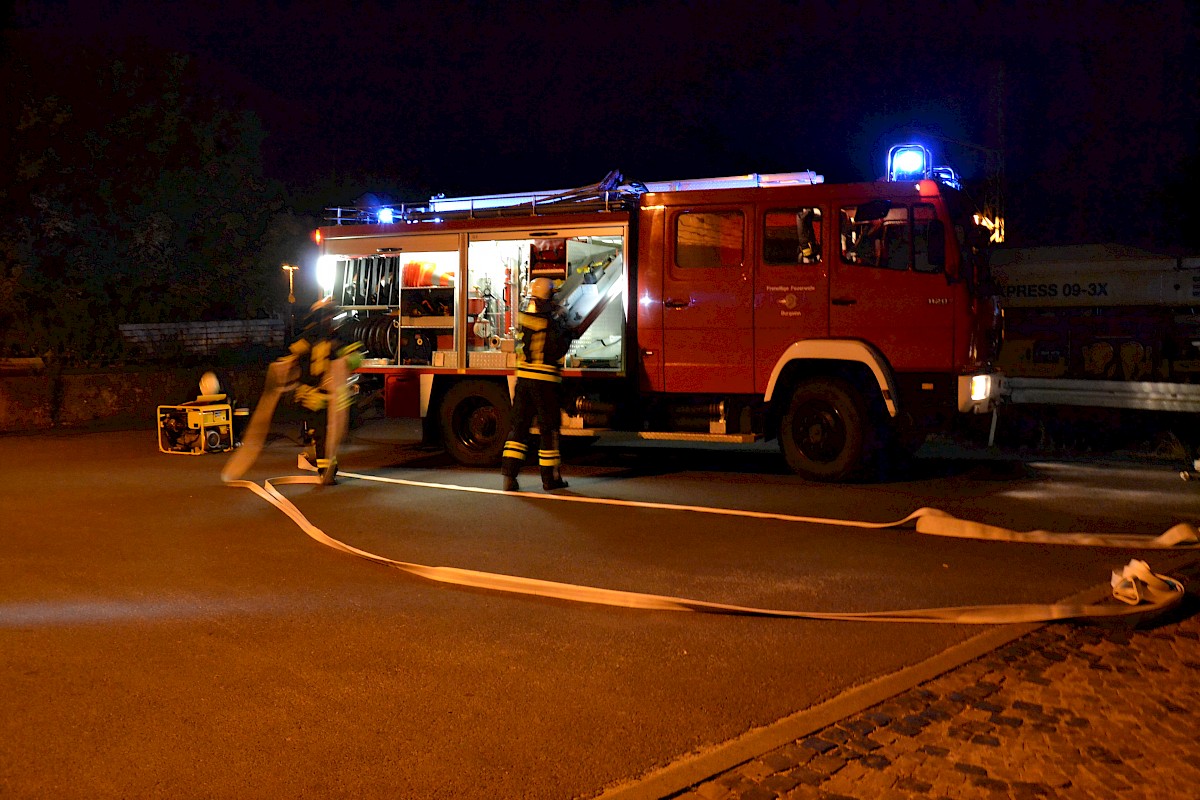 Überraschungsnachtübung der Feuerwehr Burgsinn mit dem THW Lohr