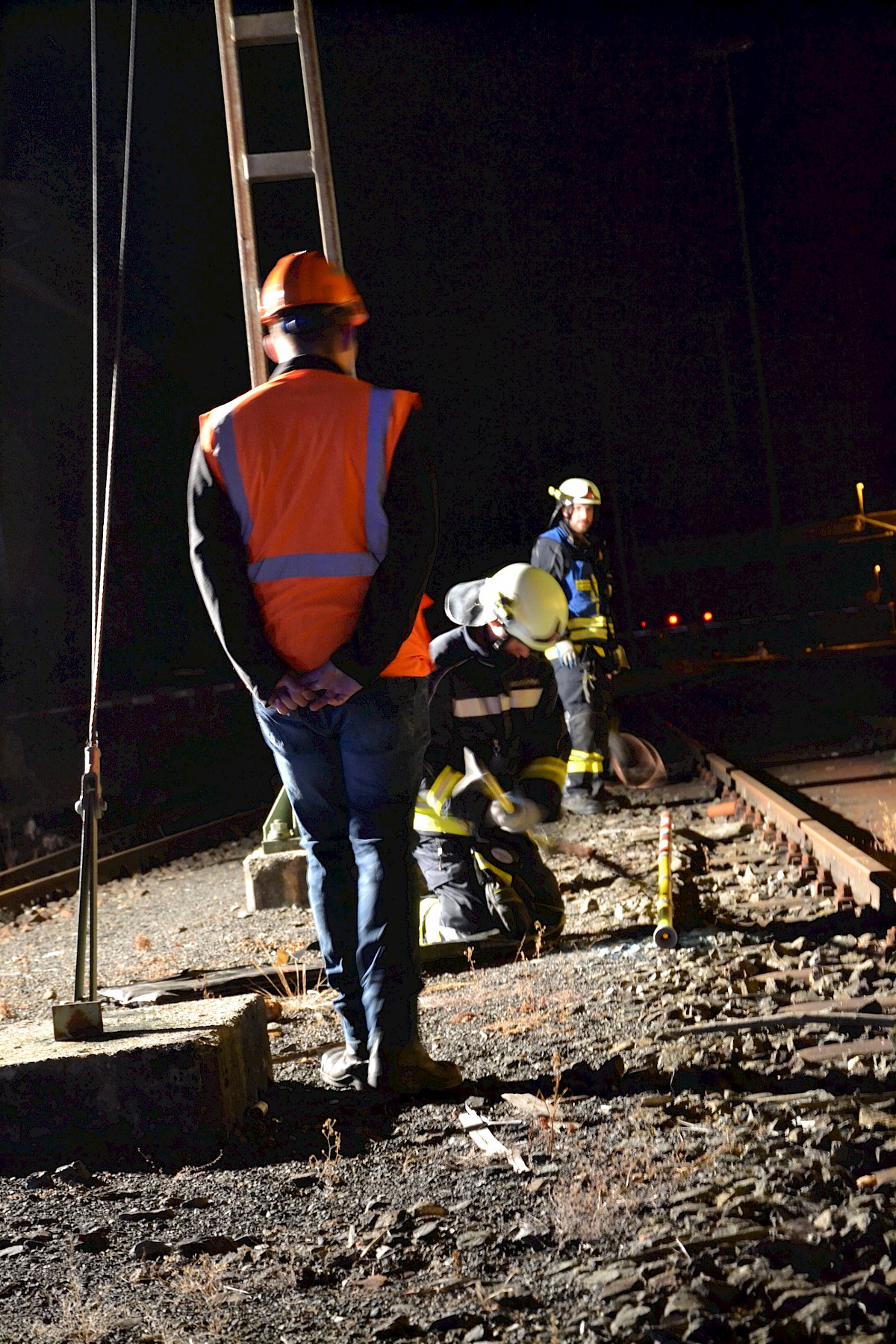 Überraschungsnachtübung der Feuerwehr Burgsinn mit dem THW Lohr