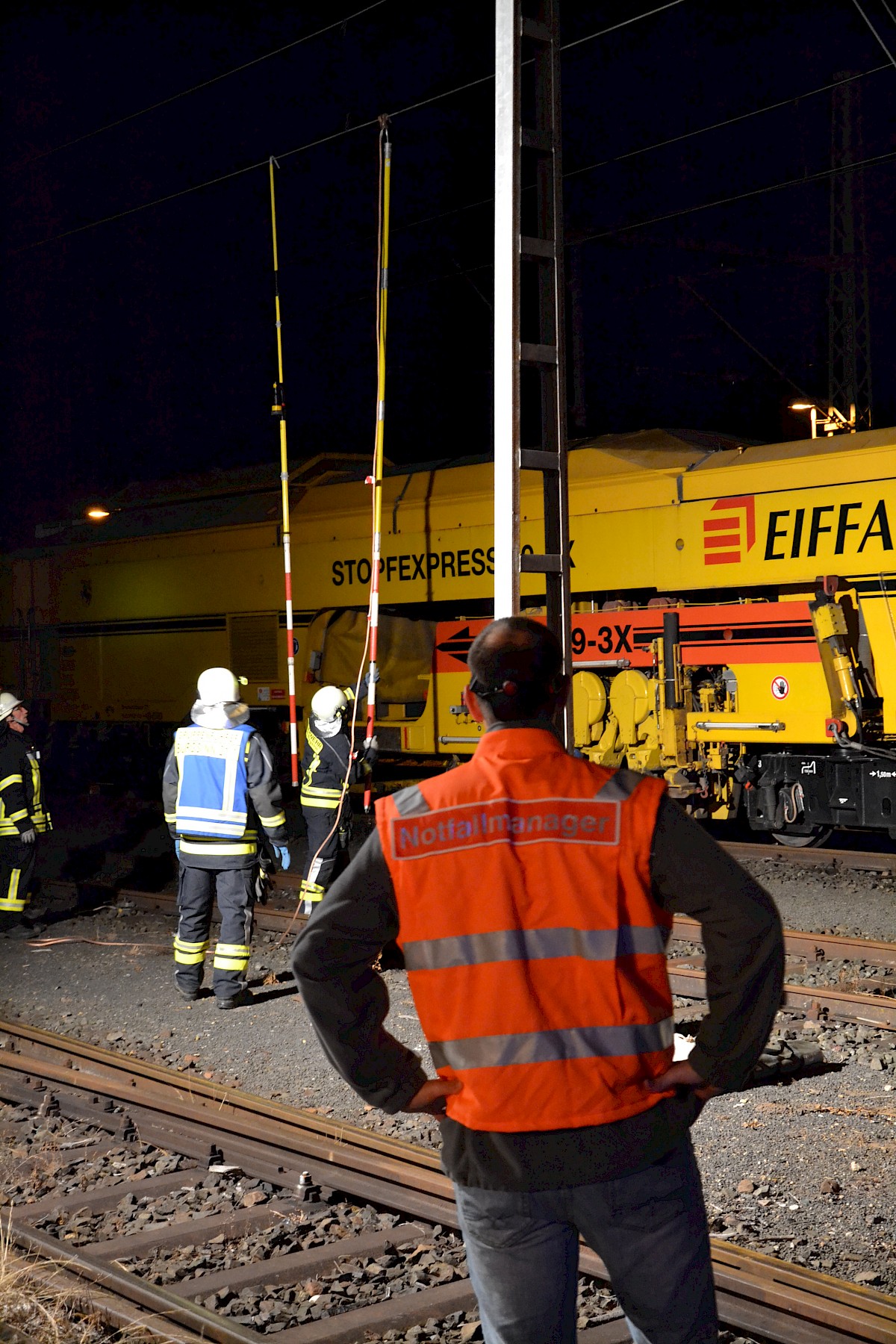 Überraschungsnachtübung der Feuerwehr Burgsinn mit dem THW Lohr