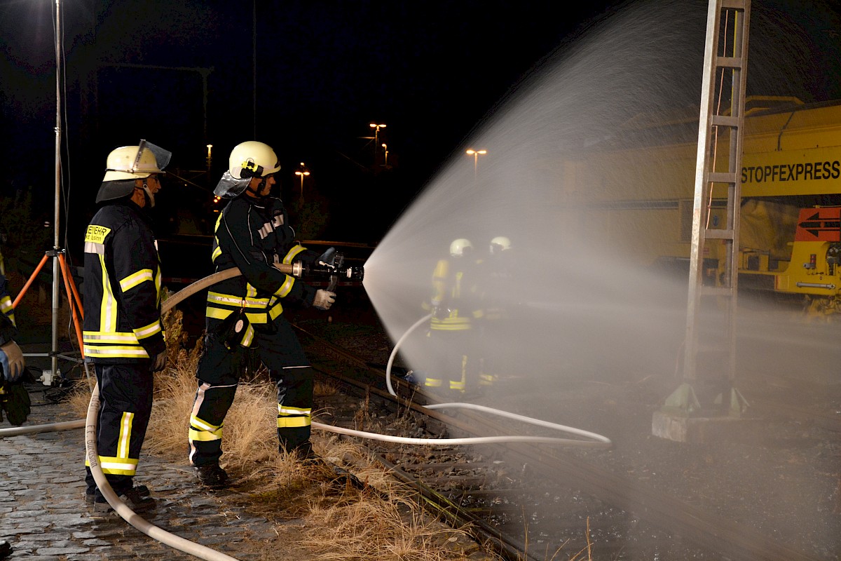 Überraschungsnachtübung der Feuerwehr Burgsinn mit dem THW Lohr