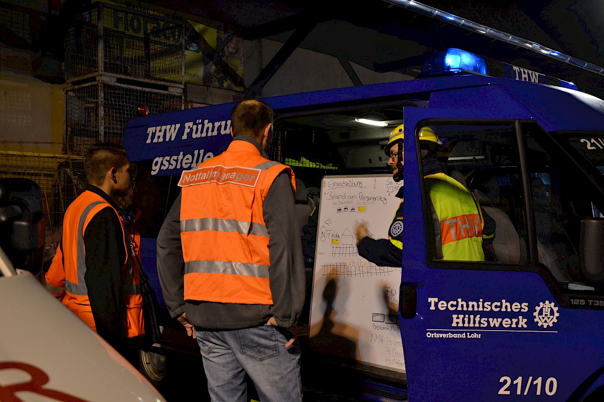 Überraschungsnachtübung der Feuerwehr Burgsinn mit dem THW Lohr