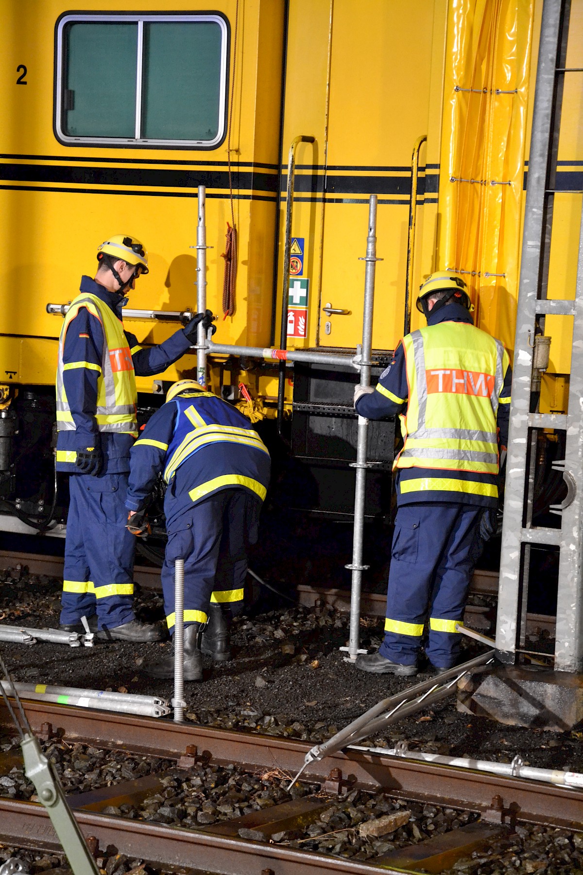 Überraschungsnachtübung der Feuerwehr Burgsinn mit dem THW Lohr