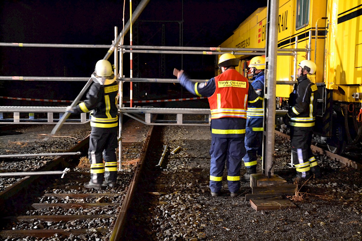 Überraschungsnachtübung der Feuerwehr Burgsinn mit dem THW Lohr