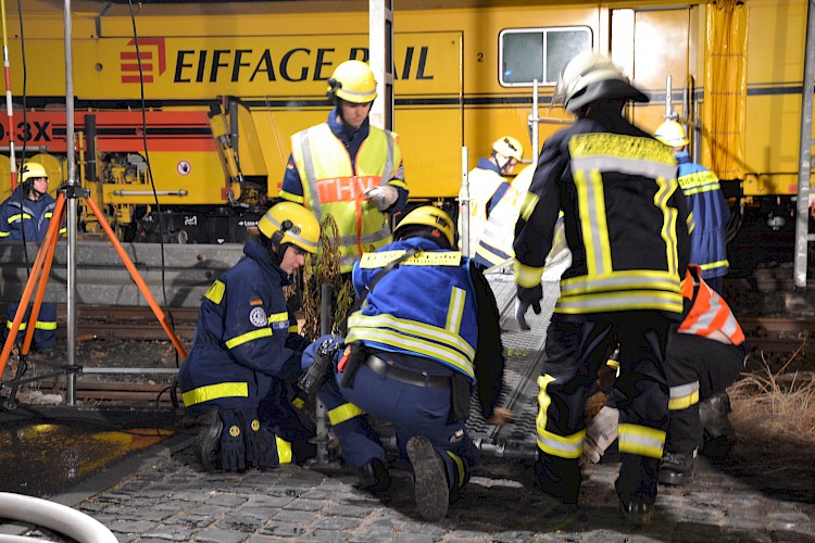 Überraschungs-Notfallübung von Feuerwehr Burgsinn und  THW Lohr