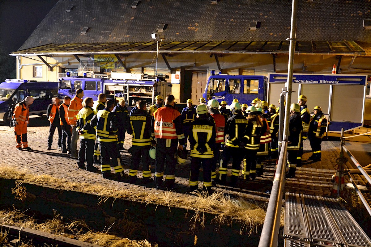 Überraschungsnachtübung der Feuerwehr Burgsinn mit dem THW Lohr