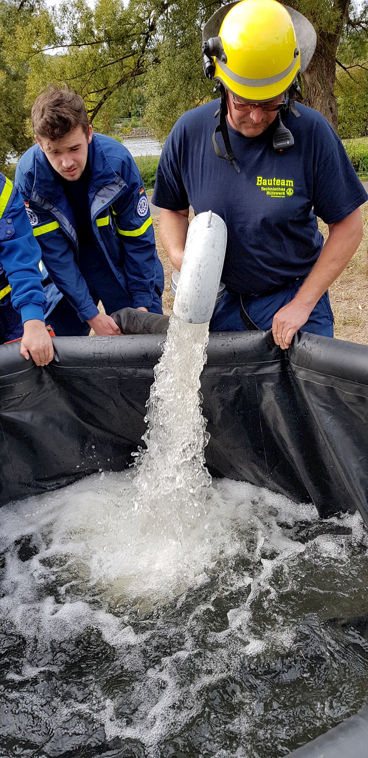 THW Lohr pumpt 70 000 Liter Löschwasser bei Herbstübung