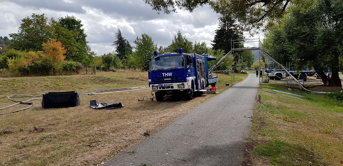 THW Lohr pumpt 70 000 Liter Löschwasser bei Herbstübung