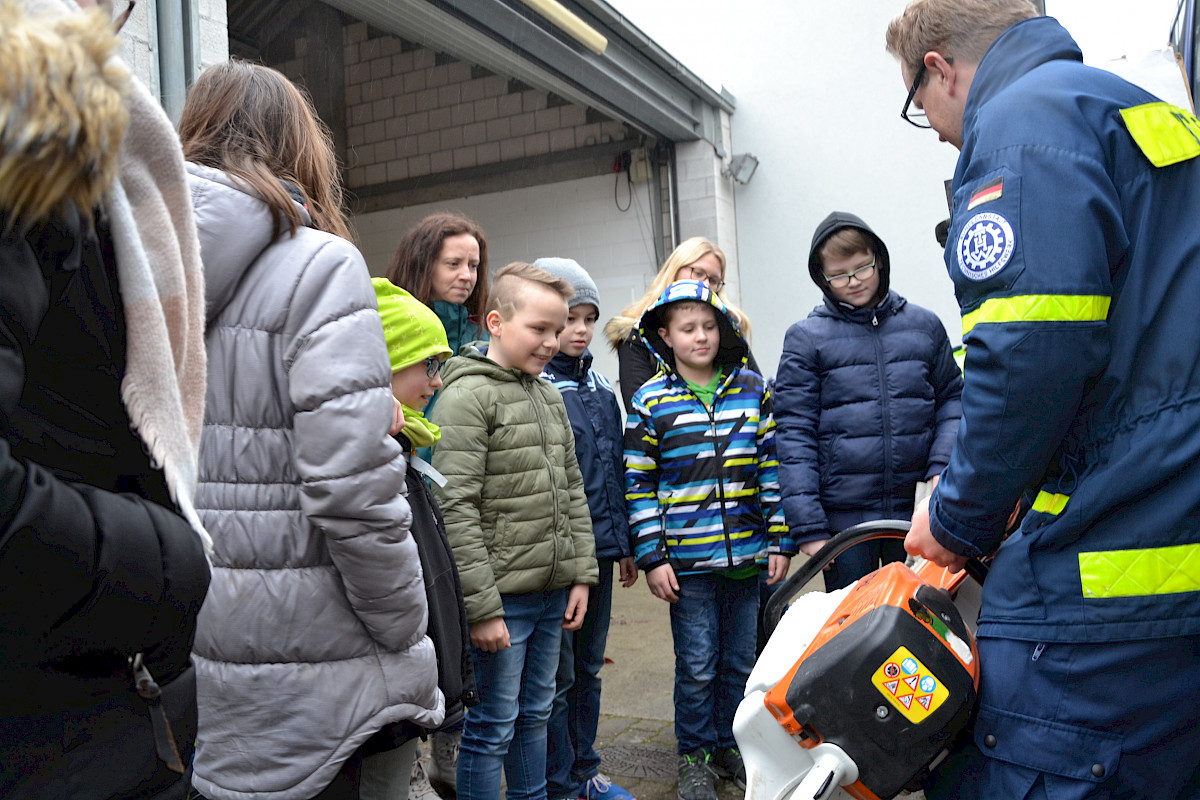 Retter von morgen zu Besuch beim THW Lohr