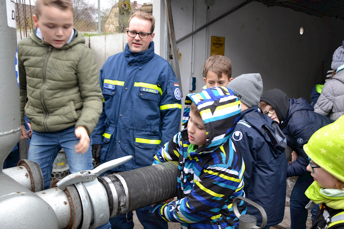 Retter von morgen zu Besuch beim THW Lohr