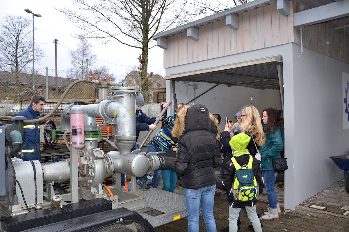 Retter von morgen zu Besuch beim THW Lohr