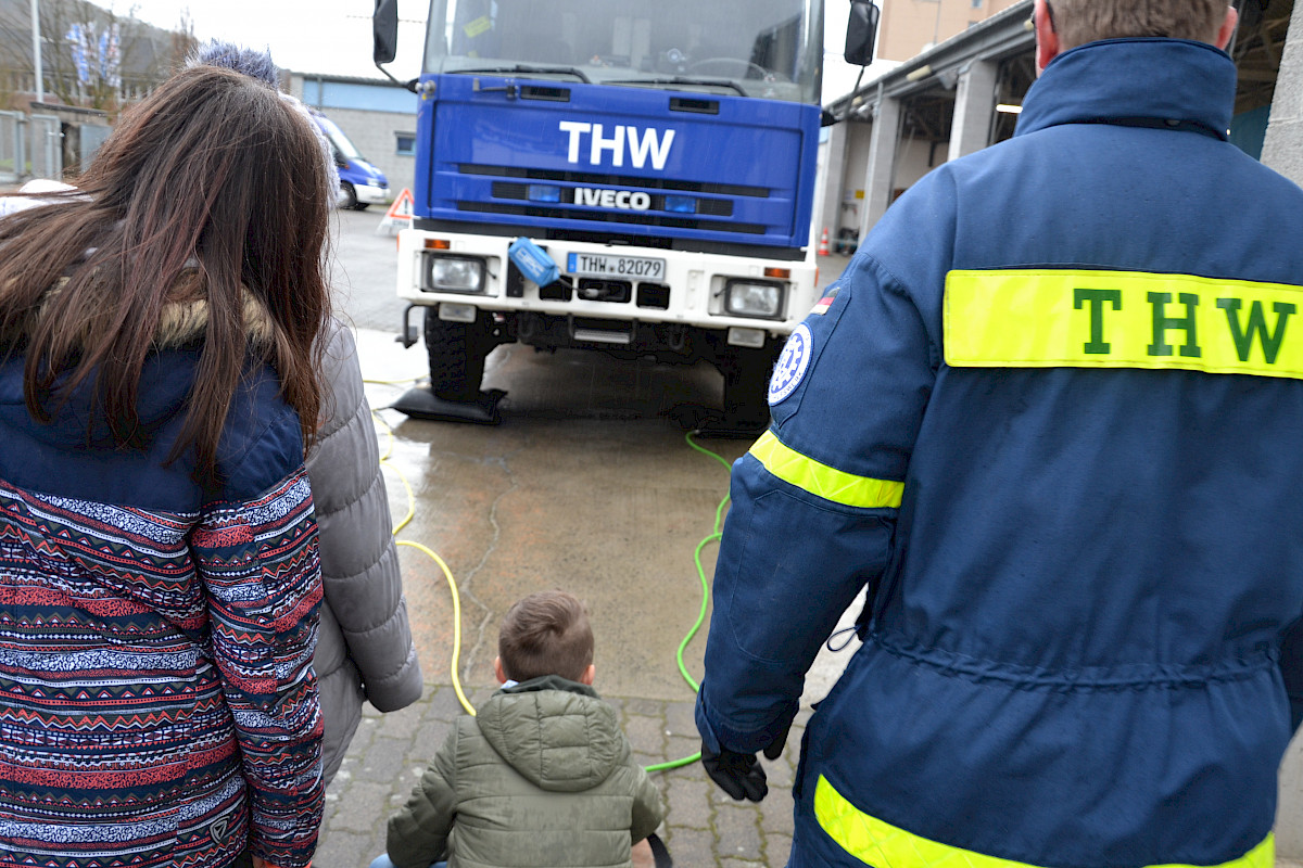 Retter von morgen zu Besuch beim THW Lohr